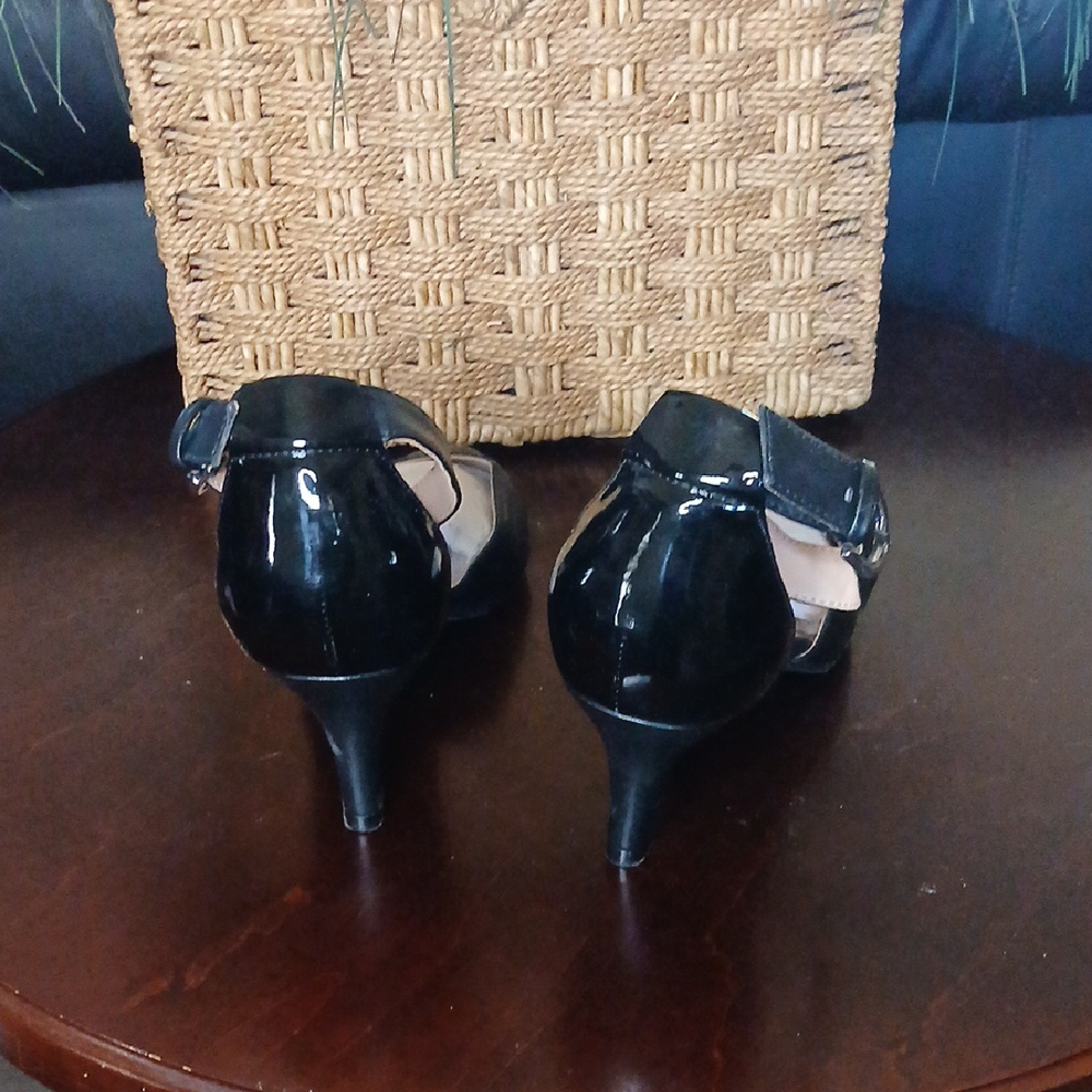 Array Black Pointed Toe Heels -NOT FOR SALE - Picture 2 of 3